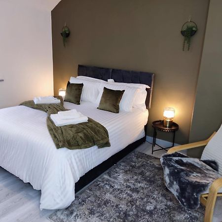 Comfortable 3 Bedrooms Leeds Beach House - Ideal For Family And Contractors - Free Parking For 2 Cars Exterior foto