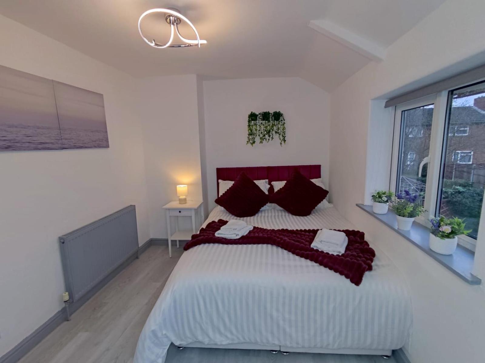 Comfortable 3 Bedrooms Leeds Beach House - Ideal For Family And Contractors - Free Parking For 2 Cars Exterior foto