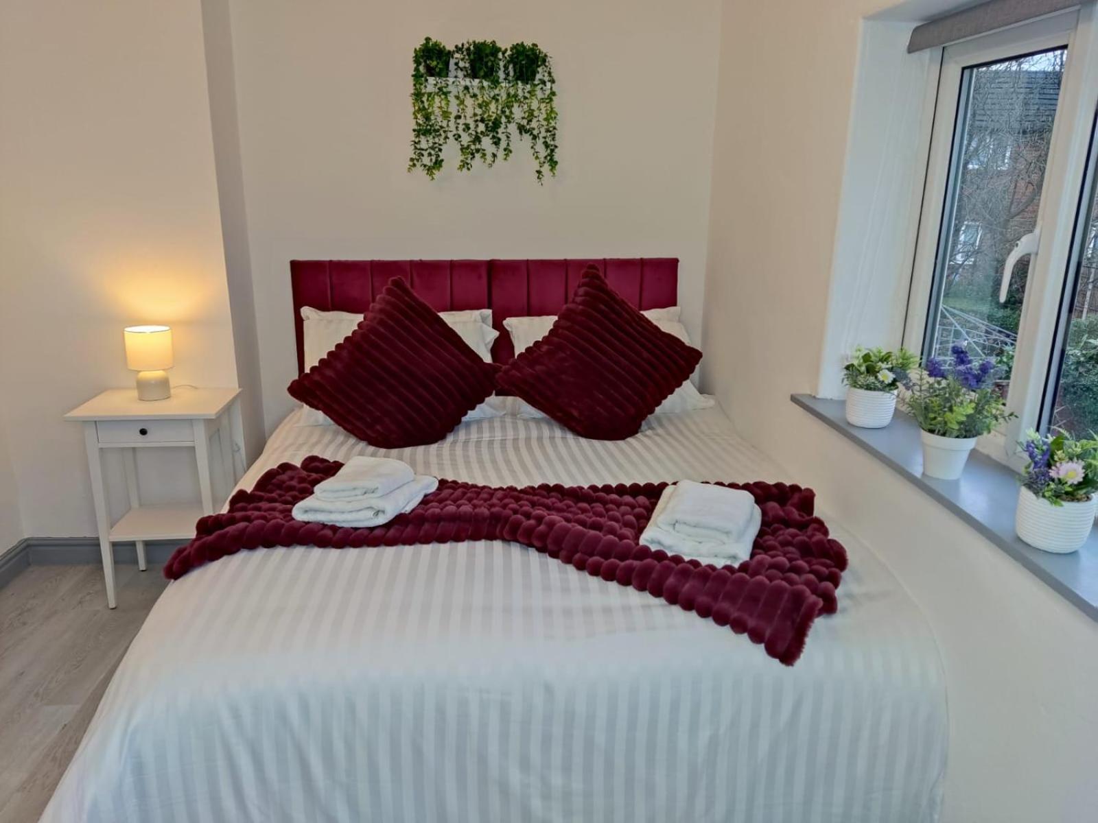 Comfortable 3 Bedrooms Leeds Beach House - Ideal For Family And Contractors - Free Parking For 2 Cars Exterior foto